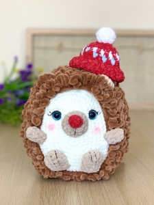 Rękodzieło - jeż wykonany na szydełku