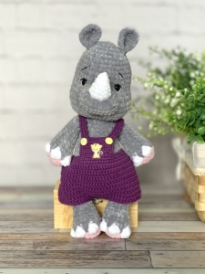 Rękodzieło - nosorożec wykonany szydełkiem