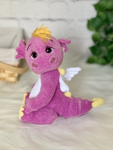 Rękodzieło - smok, wykonany na szydełku