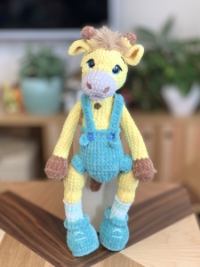 Rękodzieło - żyrafa wykonana na szydełku