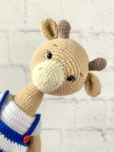 Rękodzieło - żyrafa wykonana na szydełku