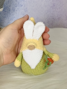 Rękodzieło - gnom skrzat wykonany szydełkiem