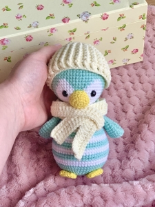 Rękodzieło - pingwin wykonany na szydełku