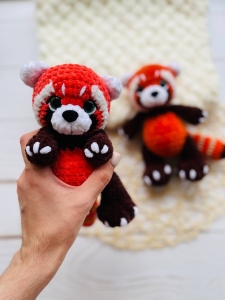 Rękodzieło - panda mała wykonana na szydełku