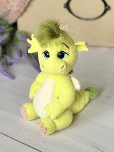 Rękodzieło - smok wykonany szydełkiem