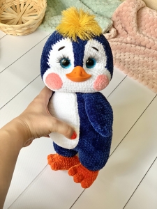 Rękodzieło - pingwin wykonany szydełkiem