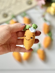 Brelok zawieszka marchewka wykonana szydełkiem