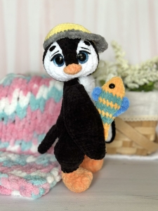 Rękodzieło - pingwin wykonany szydełkiem