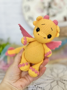 Rękodzieło - smok wykonany szydełkiem