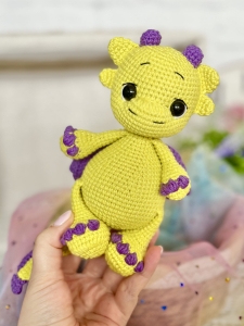 Rękodzieło - smok wykonany szydełkiem