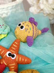 Rękodzieło - rybka brelok/zawieszka wykonana szydełkiem