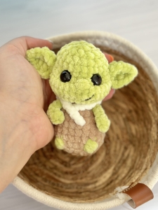 Rękodzieło - brelok/zawieszka yoda wykonany szydełkiem