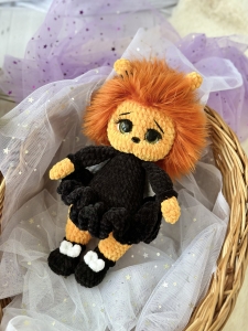 Rękodzieło -pszczoła wykonana na szydełku