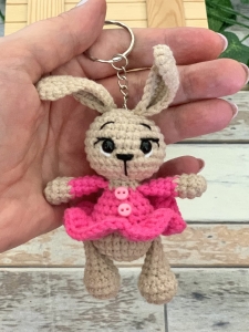 Rękodzieło - brelok/zawieszka królik wykonany szydełkiem
