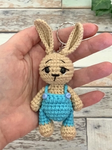 Rękodzieło - brelok/zawieszka królik wykonany szydełkiem
