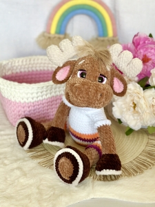 Rękodzieło -  renifer wykonany szydełkiem