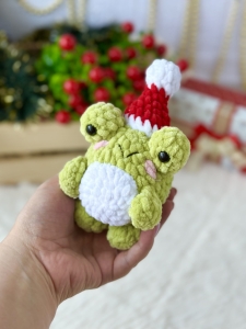 Rękodzieło - brelok/zawieszka żaba wykonana szydełkiem