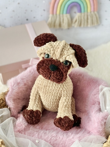 mops amigurumi, szydełkowy mops, amigurumi pies, pies na szydełku, ręcznie robiony mops, crochet pug, handmade dog toy, mops maskotka, prezent dla fana psów, szydełkowa zabawka pies