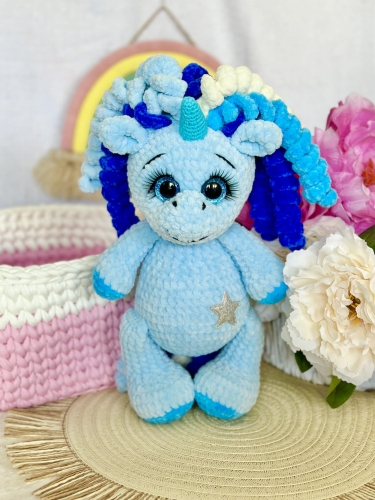 bezpieczna zabawka, szydelkowy jednorozec, idealny dla dziecka, bajkowa przytulanka, recznie robiona zabawka, prezent z wyobraznia, przyjazny dla dzieci, mieciutki towarzysz, rekodzielo z sercem, wyjatkowy prezent dla malucha