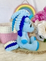 bezpieczna zabawka, szydelkowy jednorozec, idealny dla dziecka, bajkowa przytulanka, recznie robiona zabawka, prezent z wyobraznia, przyjazny dla dzieci, mieciutki towarzysz, rekodzielo z sercem, wyjatkowy prezent dla malucha