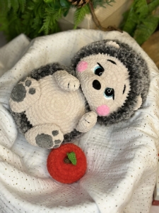 Rękodzieło - jeż wykonany szydełkiem