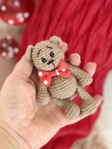 Rękodzieło - brelok/zawieszka miś wykonany szydełkiem