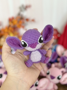 Rękodzieło - stitch brelok/zawieszka wykonana szydełkiem