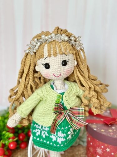 szydełkowa maskotka dla dziecka handmade unikalna zabawka szydełkowa na prezent ręcznie robiona maskotka amigurumi prezent na gwiazdkę pod choinkę prezenty świąteczne mikołajkowe przytulanka na święta