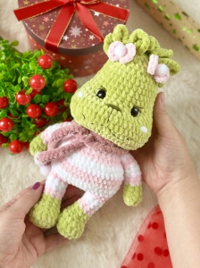 Rękodzieło - grinch wykonany szydełkiem