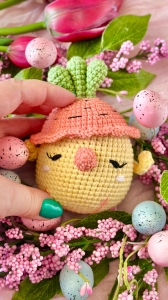 Rękodzieło - kurczak brelok wykonany szydełkiem 